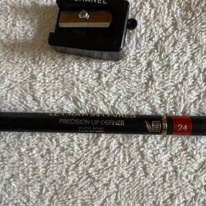CHANEL Le Crayon Lèvres Precision Lip Definer - Rouge